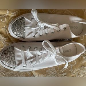 Converse women's low top chucks all star - brand new! White with silver